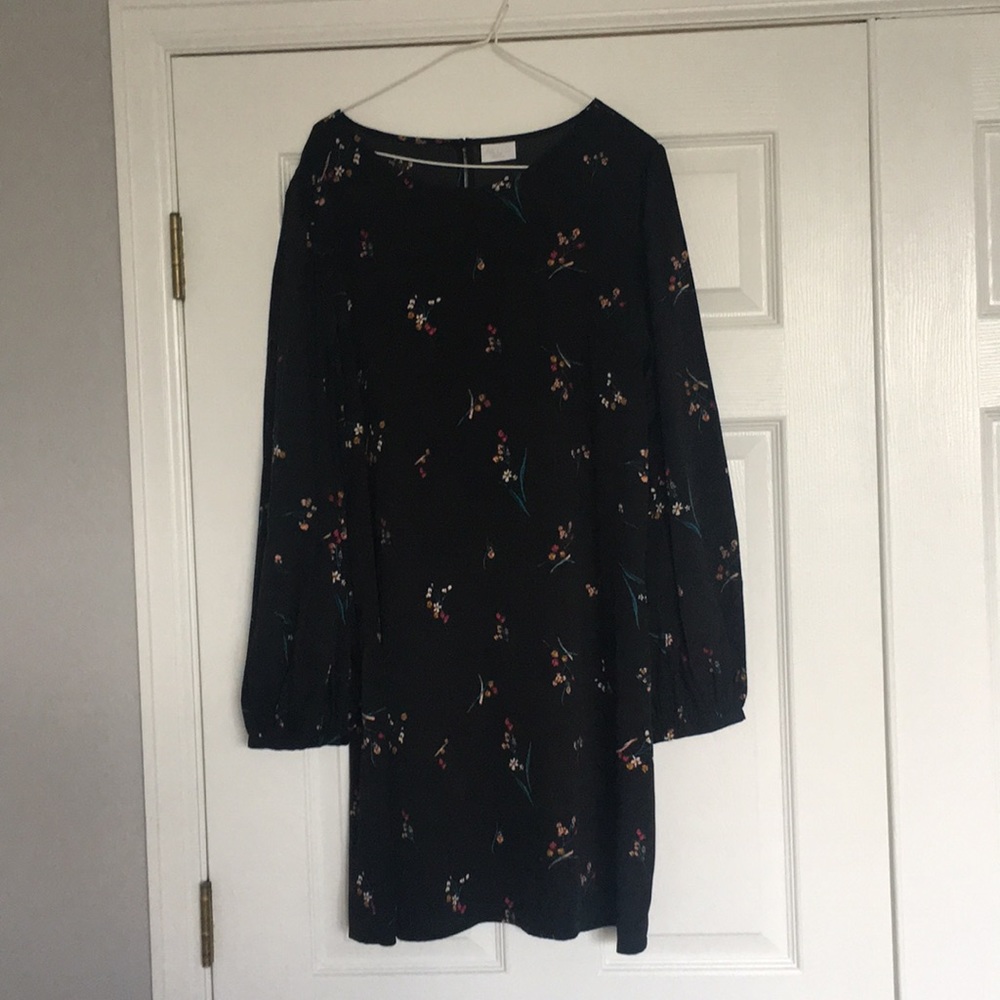 Black shift dress with balloon sleeves